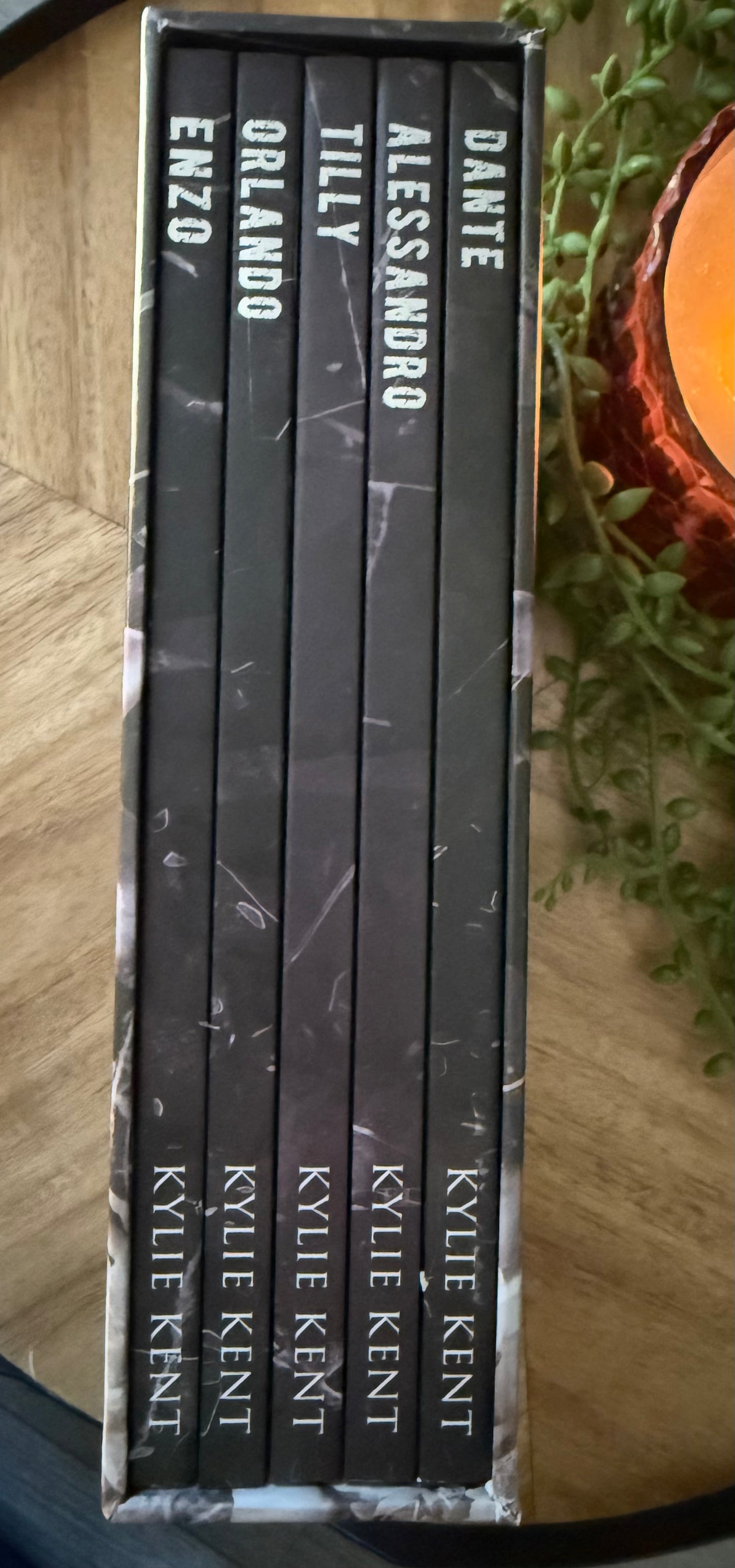 Valentino Heir Boxset - Damaged Kickstarter Stock