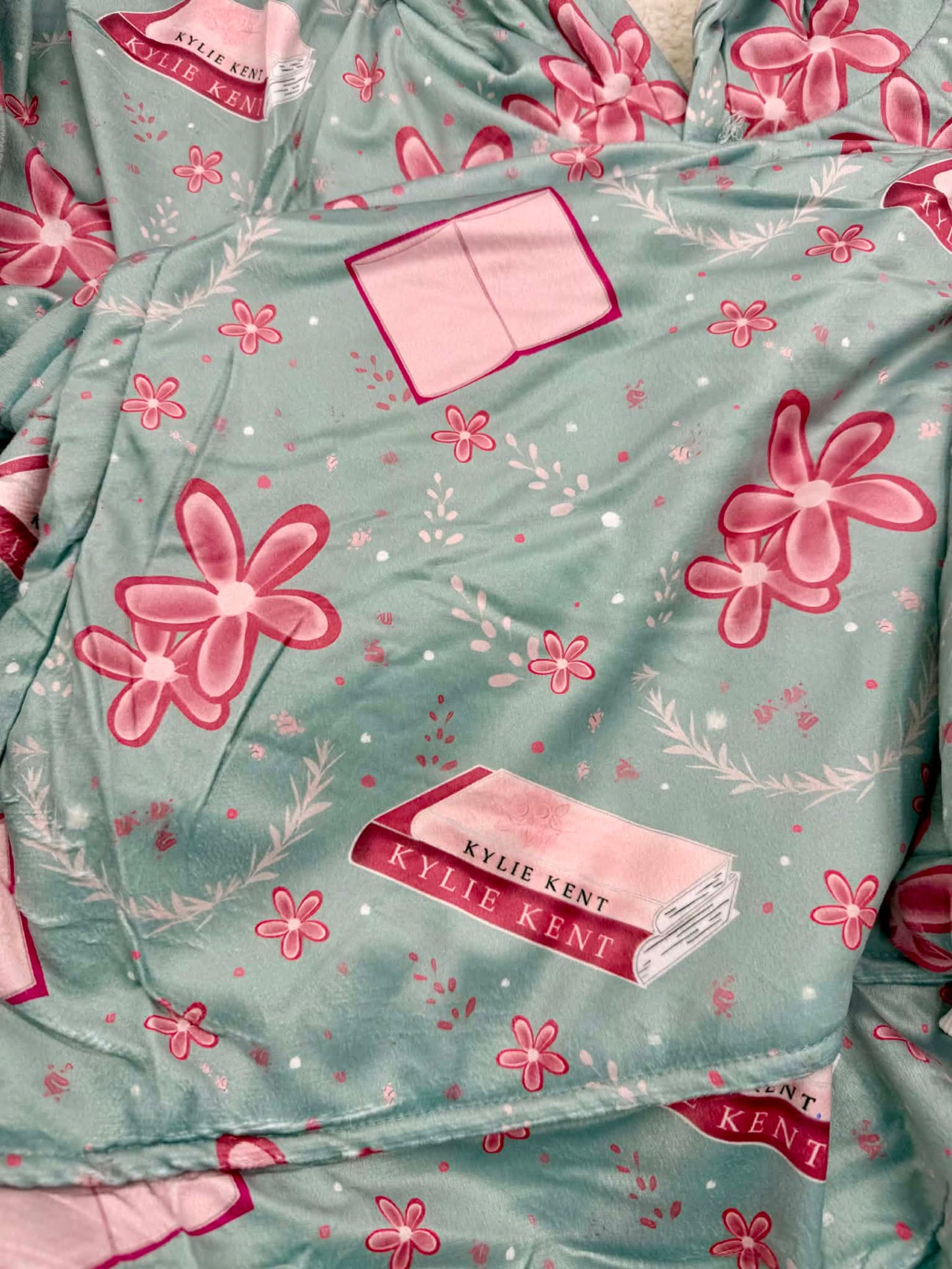 Kylie Kent Hooded Sherpa Blanket | Cozy Wrap
